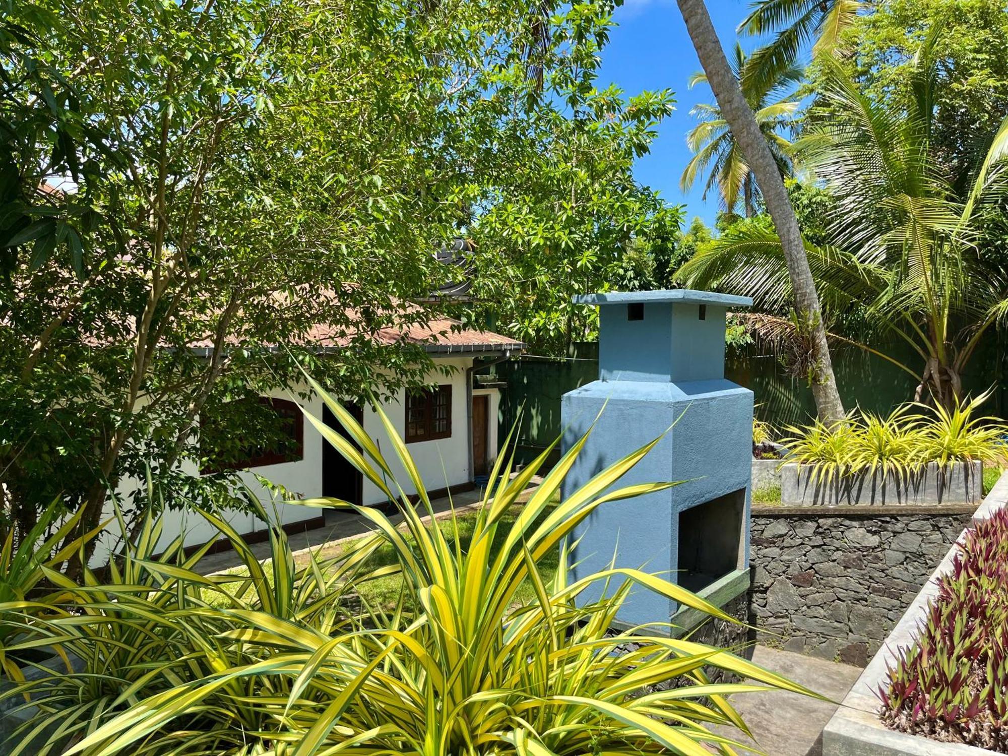 Garden Haven Hikkaduwa Villa Bagian luar foto